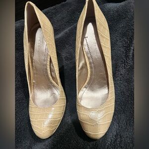 BCBG Pumps Size 8 Vintage Glam Minimalist Preppy Luxury